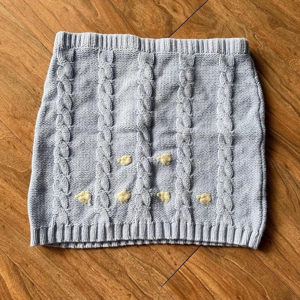 Cable-Knit Mini Skirt in Light Gray with Yellow Embroidered Dots